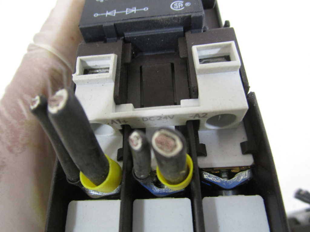SIEMENS DC 24V CONTACTOR 3RT1024-1B..0 *USED*