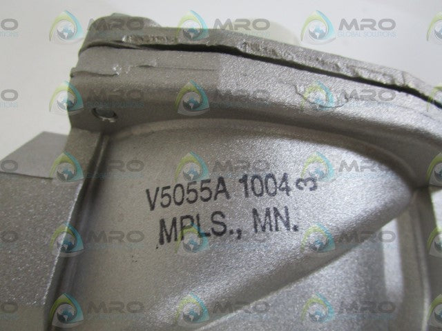HONEYWELL INDUSTRIAL GAS VALVE V5055A1004 *NEW IN BOX*