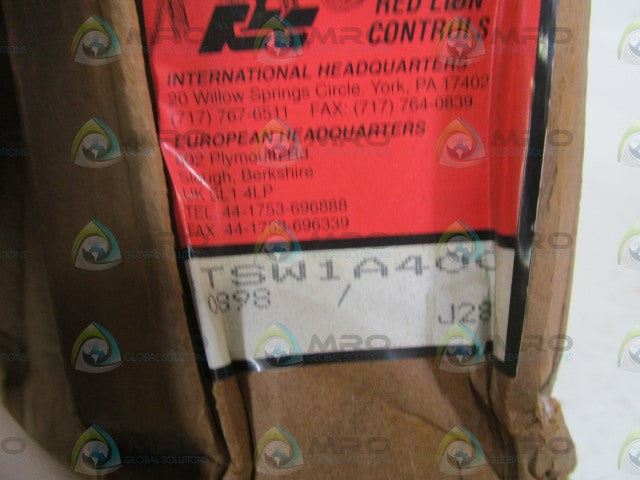 RED LION CONTROLS TSW1A400 THUMBWHEEL SWITCH * NEW IN BOX *