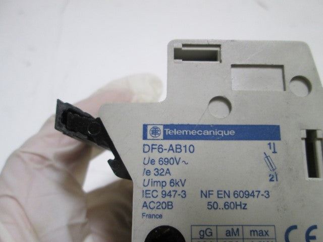 TELEMACANIQUE DF6-AB10 FUSE HOLDER *USED*