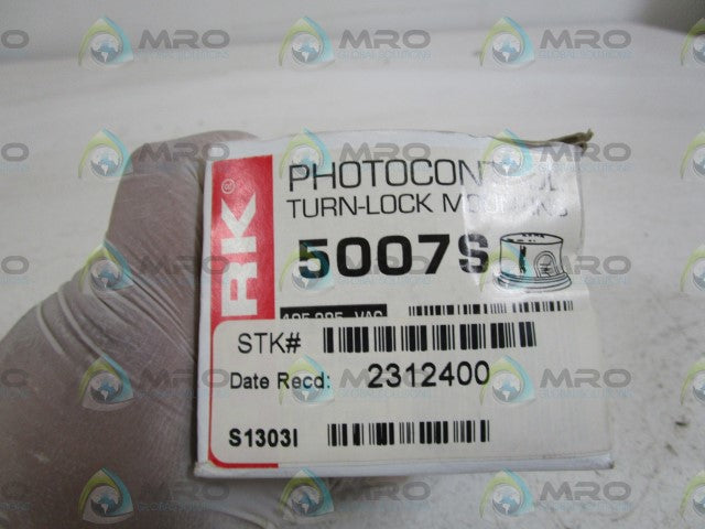 TORK PHOTOCONTROL TURN-LOCK 5007S *NEW IN BOX*