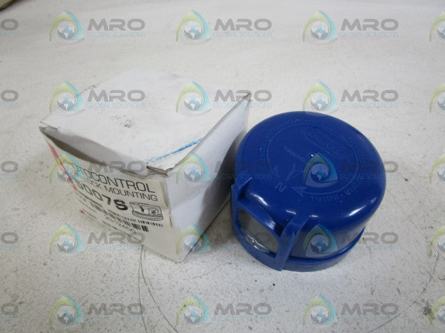 TORK PHOTOCONTROL TURN-LOCK 5007S *NEW IN BOX*