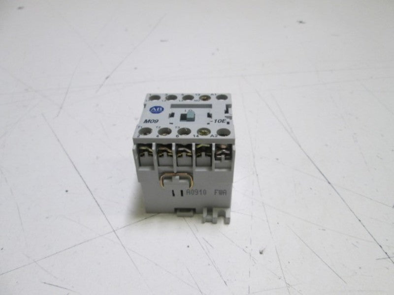 INDUSTRIAL SPARE PART CONTACTOR 100-MO9NZ3 SER. A 24V  UNMP