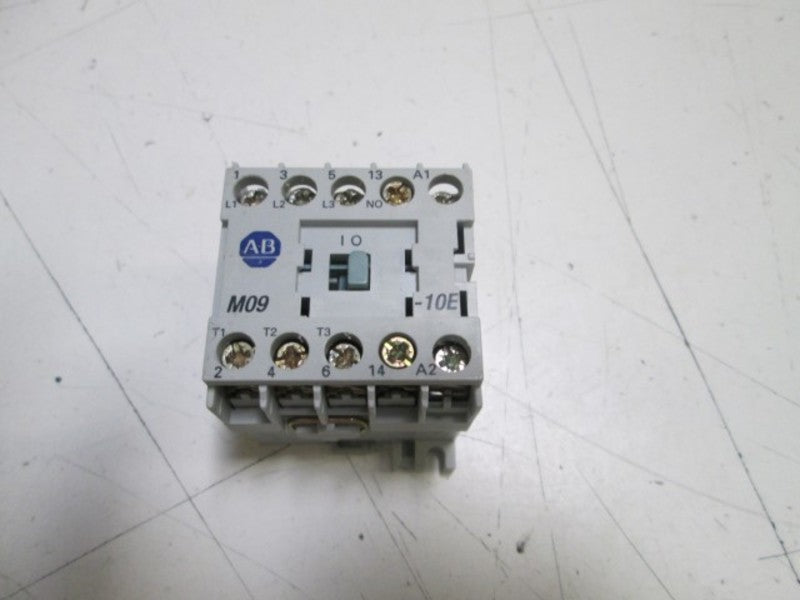 INDUSTRIAL SPARE PART CONTACTOR 100-MO9NZ3 SER. A 24V  UNMP