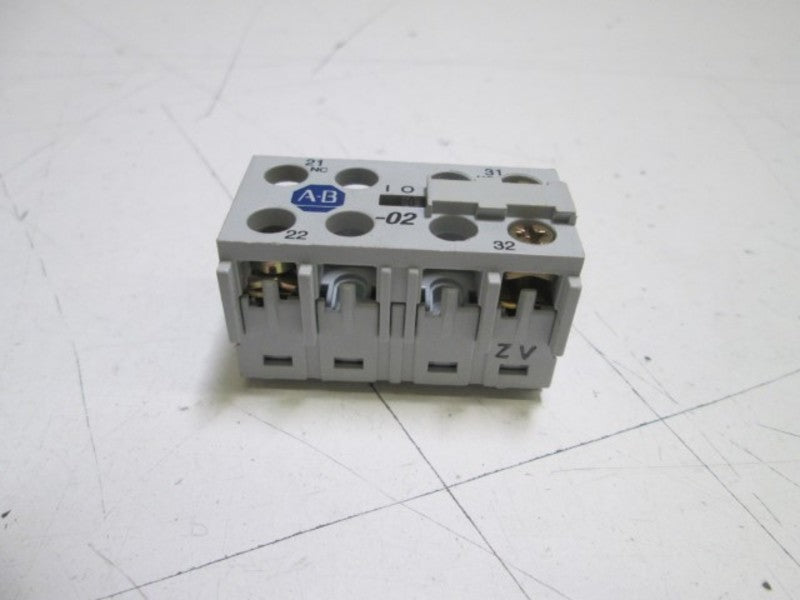 INDUSTRIAL SPARE PART AUXILIARY CONTACT 195-MB02 SER. A  UNMP