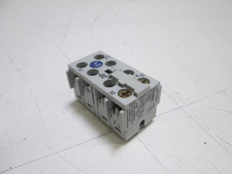 INDUSTRIAL SPARE PART AUXILIARY CONTACT 195-MB02 SER. A  UNMP
