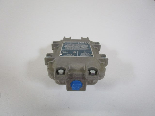 NELES-JAMESBURY SNAP SWITCH EXPLOSION PROOF 32EX6 (AS PICTURED) *NEW NO BOX*