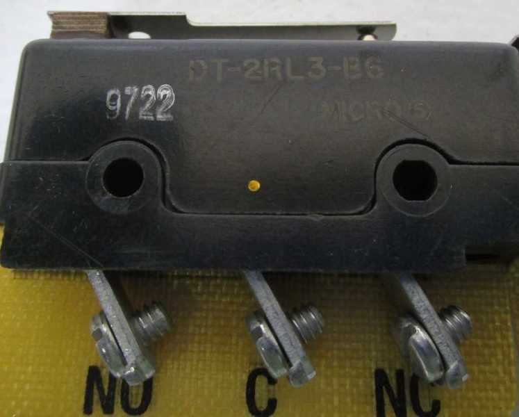 MICRO SWITCH LIMIT SWITCH DT-2RL3-B6 *NEW NO BOX*