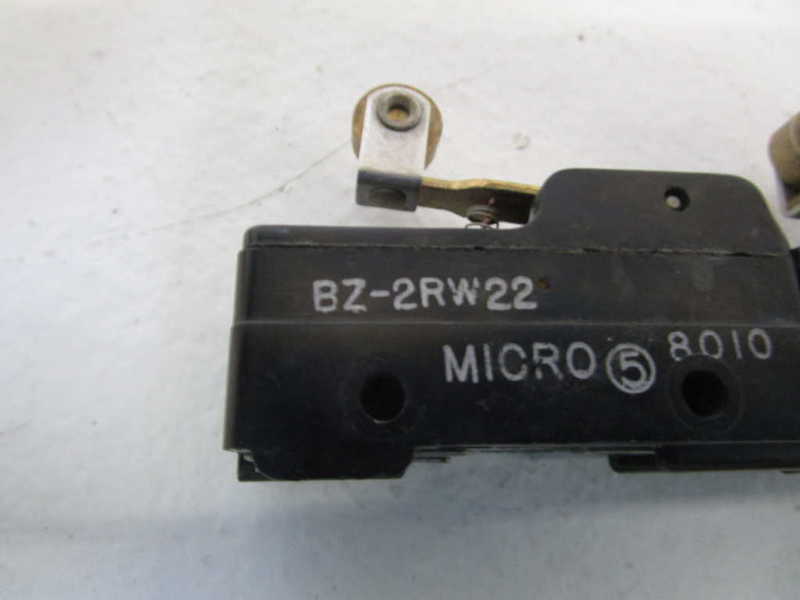 MICRO SWITCH BZ-2RW22 LIMIT SWITCH LEVER ROLLER   NSNP