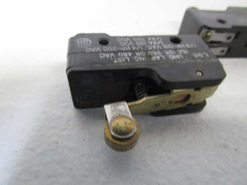 MICRO SWITCH BZ-2RW22 LIMIT SWITCH LEVER ROLLER   NSNP
