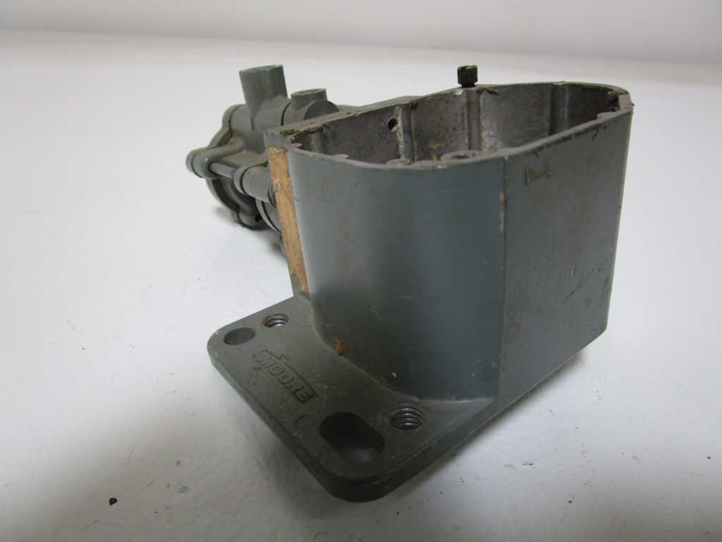 MOORE 750P32MNNN VALVE POSITIONER (AS PICTURED) *USED*