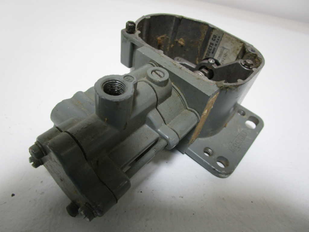 MOORE 750P32MNNN VALVE POSITIONER (AS PICTURED) *USED*