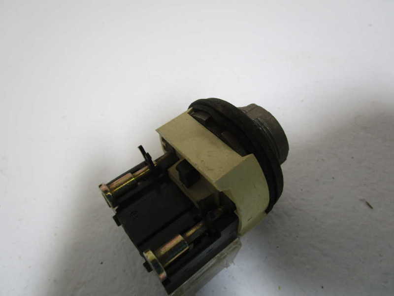 LOT OF 2 ALLEN BRADLEY ROTARY SELECTOR SWITCH 800T-H2 SER. F *USED*