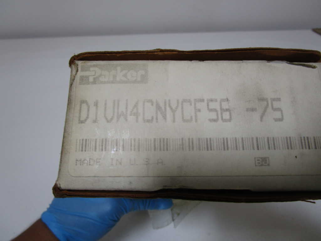 PARKER HYDRUALIC DIRECTIONAL VALVE D1VW4CNYCF56 -75 *NEW IN BOX *