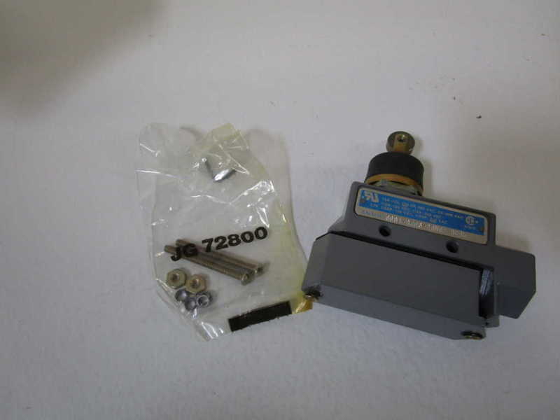 SELECTA SWITCH SS81-BZE6-2RN80 *NEW IN BOX*
