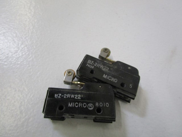 LOT OF 2 MICROSWITCH LIMIT SWITCH LEVER ROLLER BZ-2RW22 *USED*