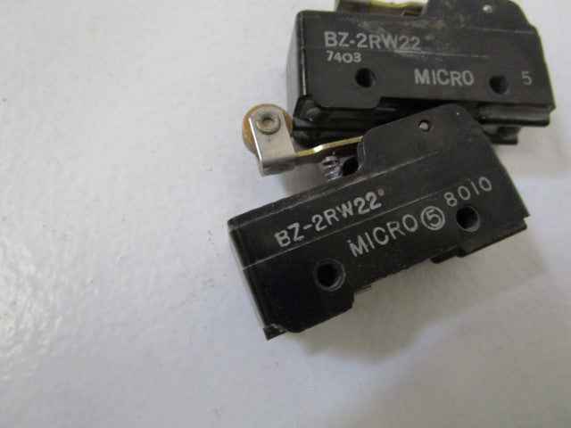 LOT OF 2 MICROSWITCH LIMIT SWITCH LEVER ROLLER BZ-2RW22 *USED*