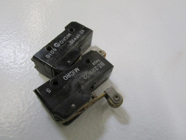 LOT OF 2 MICROSWITCH LIMIT SWITCH LEVER ROLLER BZ-2RW22 *USED*