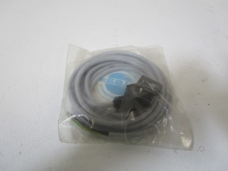 FESTO 30940 PLUG SOCKET W/ CABLE KMV-1-220-2.5  NSMP