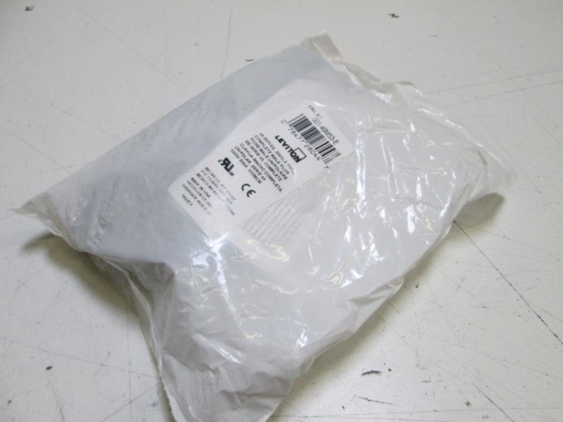 LEVITON PLUG 001-49M53-E PLUG (BLACK) * NEW IN FACTORY BAG *