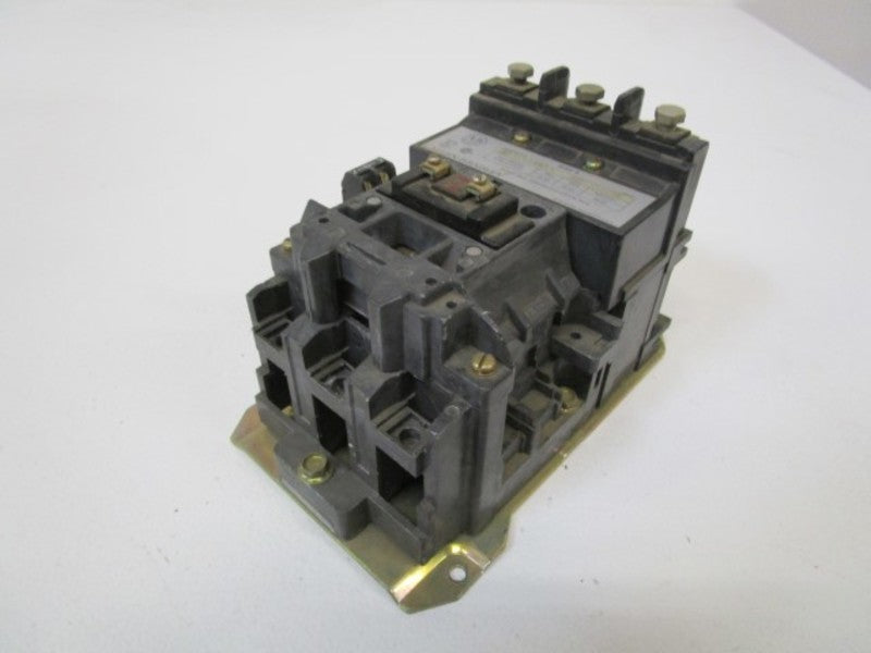 ALLEN BRADLEY CONTACTOR 500-D0D930 SER. A  UNMP