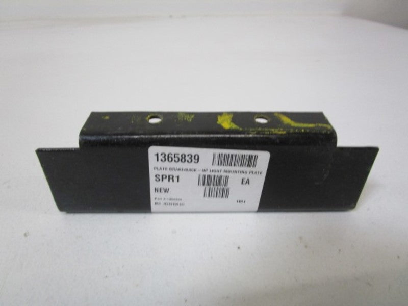 HYSTER CO. BRAKE/BACK-UP LIGHT MOUNTING PLATE 1364264  UNMP