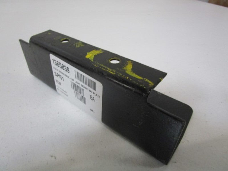 HYSTER CO. BRAKE/BACK-UP LIGHT MOUNTING PLATE 1364264  UNMP