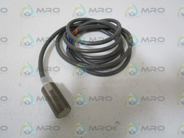 OMRON E2E-X7D1-N PROXIMITY SWITCH (MISSING ACCESSORIES) *NEW NO BOX*