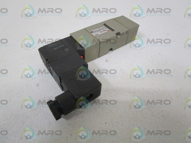 SMC DOUBLE PILOT BASE MOUNT VALVE VF3343-5DZ (AS PICTURED) *NEW NO BOX*