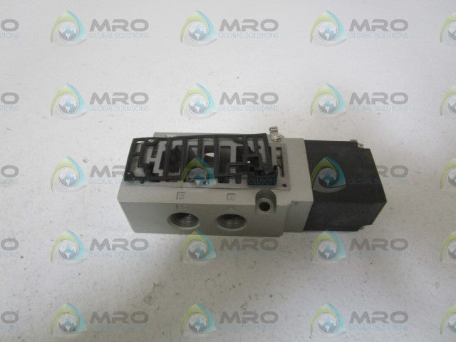 SMC 3/8" PLUG-IN SUBPLATE SPF0281-03D *NEW IN BAG*