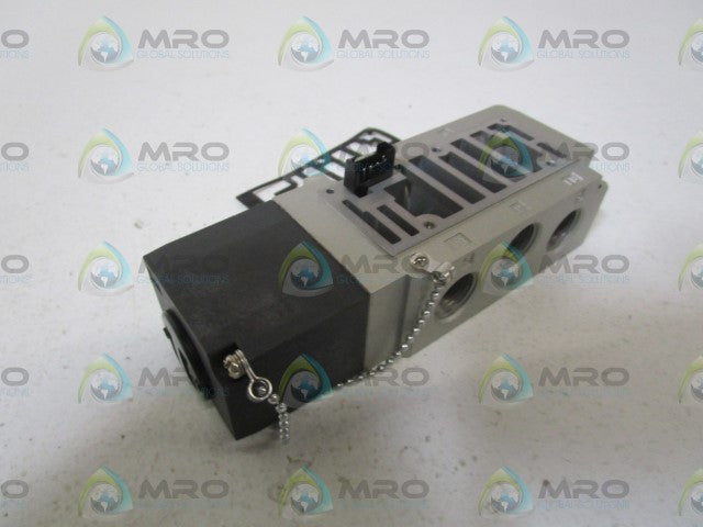 SMC 3/8" PLUG-IN SUBPLATE SPF0281-03D *NEW IN BAG*