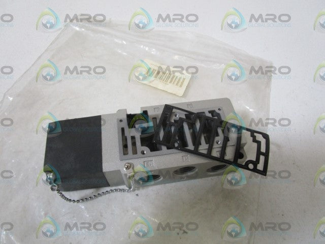 SMC 3/8" PLUG-IN SUBPLATE SPF0281-03D *NEW IN BAG*