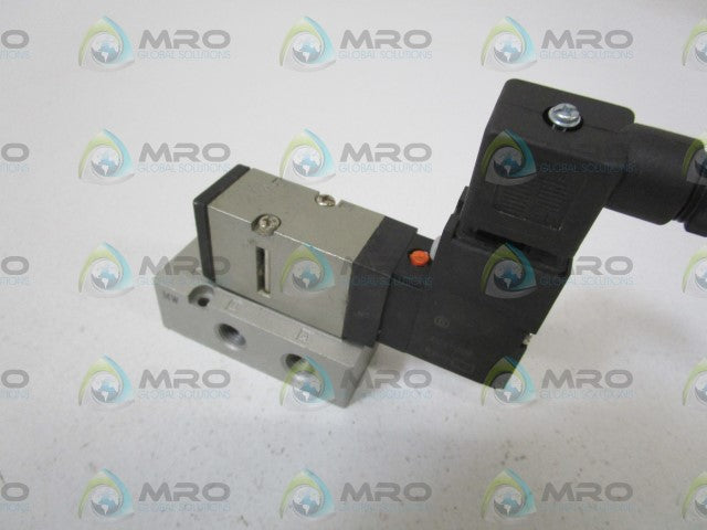 SMC PILOT SOLENOID VALVE W/ MANIFOLD VF3143-5DZ *NEW NO BOX*