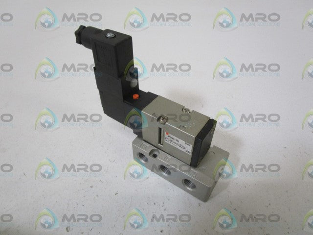 SMC PILOT SOLENOID VALVE W/ MANIFOLD VF3143-5DZ *NEW NO BOX*