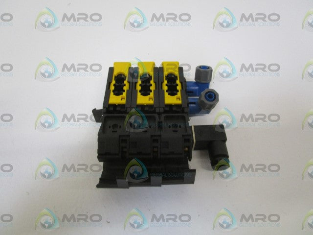 LOT OF 3 REXROTH MANIFOLD 898 500 372 2 W/ END CAP 894 101 331 2 *NEW NO BOX*