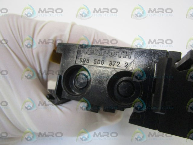 LOT OF 3 REXROTH MANIFOLD 898 500 372 2 W/ END CAP 894 101 331 2 *NEW NO BOX*