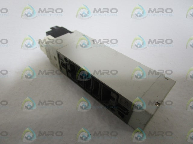 SMC VALVE W/O KIT  VQZ3151-5LO *NEW NO BOX*