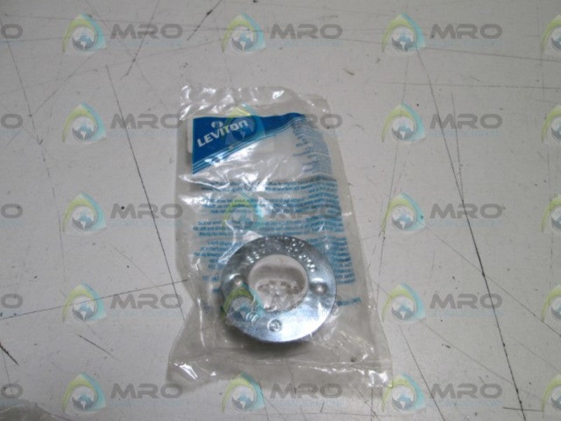LEVITON  3ZL09 LAMP HOLDER  * NEW IN FACTORY BAG *