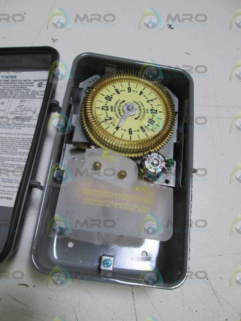 INTERMATIC TIME SWITCH WITH ENCLOSURE T1976R *NEW IN BOX*