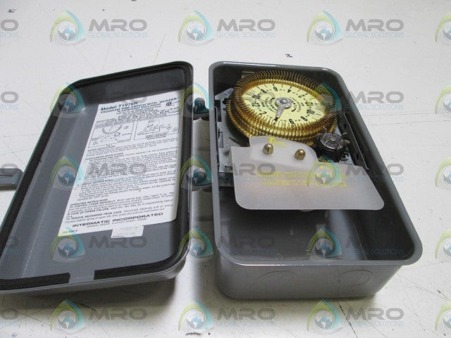 INTERMATIC TIME SWITCH WITH ENCLOSURE T1976R *NEW IN BOX*