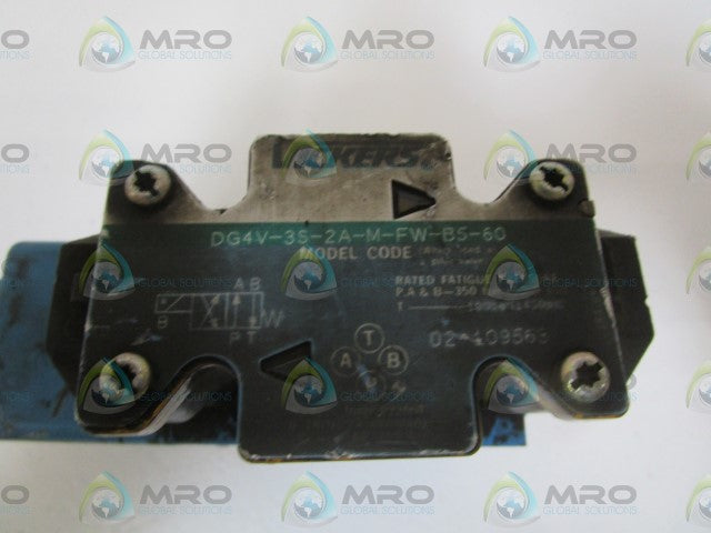 VICKERS DG4V-3S-2A-M-FW-B5-60 DIRECTIONAL VALVE (CHIPPED) *USED*