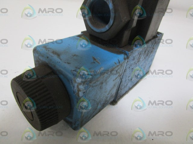 VICKERS DG4V-3S-2A-M-FW-B5-60 DIRECTIONAL VALVE (CHIPPED) *USED*