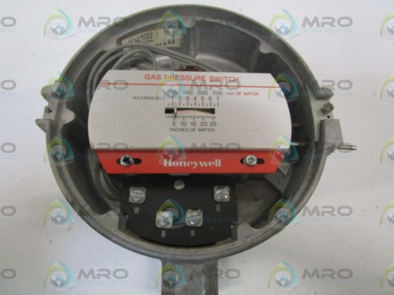HONEYWELL C437J1008 GAS PRESSURE SWITCH (AS PICTURED) UNMP
