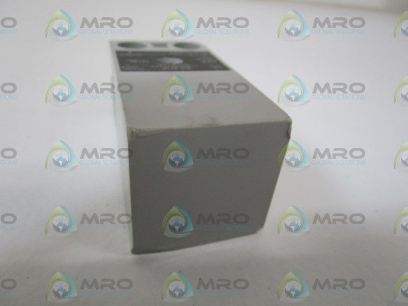 INDUSTRIAL SPARE PART PROXIMITY SWITCH 871P-E13GRL SER. A (AS PICTURED)  UNMP