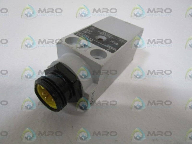 INDUSTRIAL SPARE PART PROXIMITY SWITCH 871P-E13GRL SER. A (AS PICTURED)  UNMP