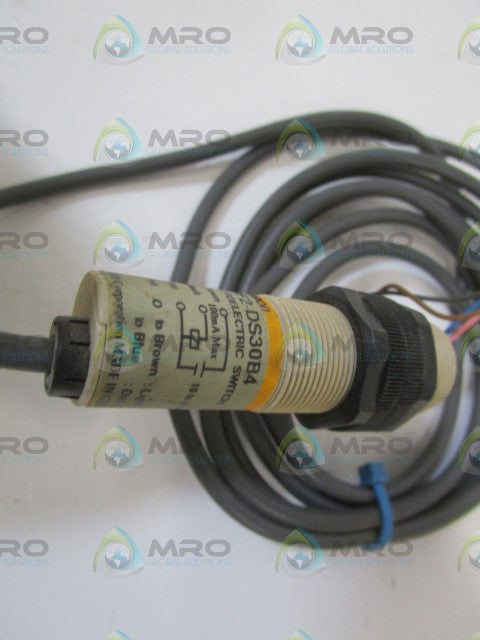 OMRON PHOTOELECTRIC SWITCH E3F2-DS30B4 *USED*