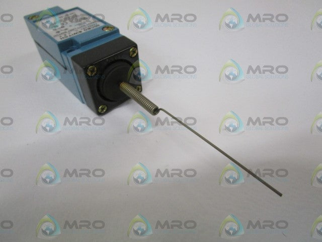 MICROSWITCH LIMIT SWITCH LSK1A-8A *NEW NO BOX*