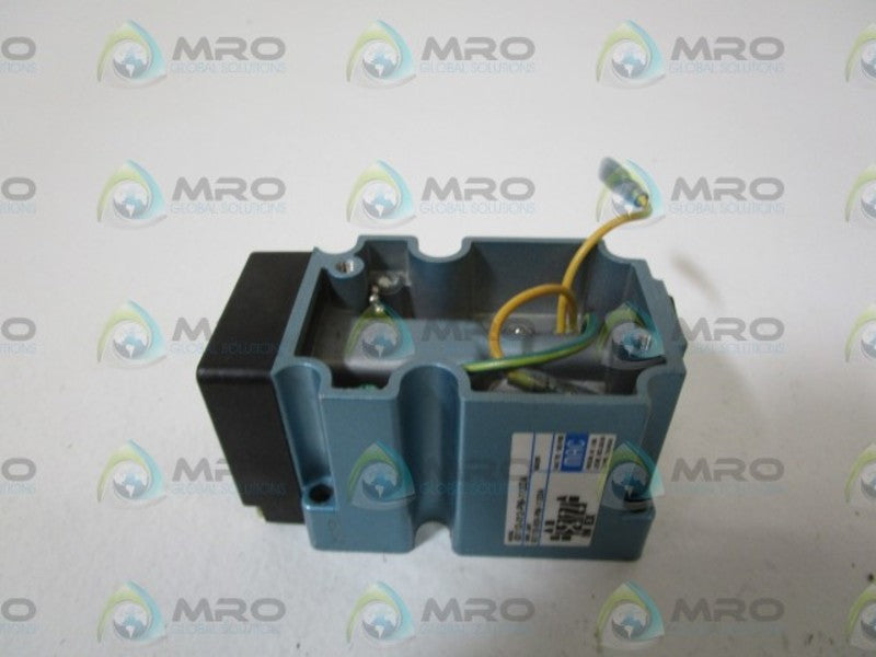 MAC SOLENOID VALVE 6311D-312-PM-112DA (AS PICTURED) *USED*