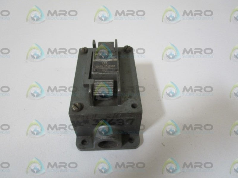 ALLEN BRADLEY PUSHBUTTON STATION 800H-2HB7 SER. M  UNMP