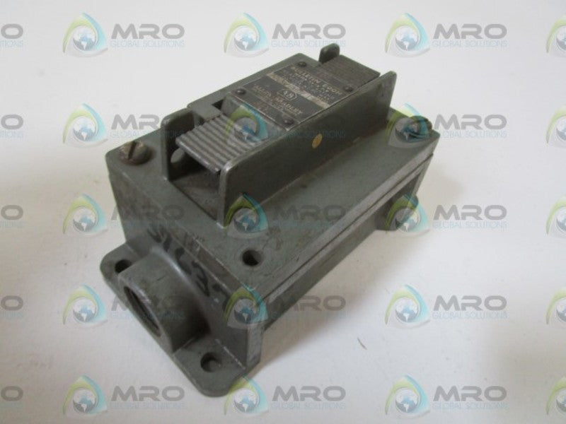 ALLEN BRADLEY PUSHBUTTON STATION 800H-2HB7 SER. M  UNMP